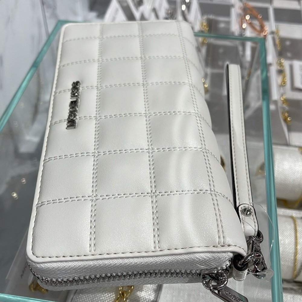 MICHAEL KORS Continental Wristlet Phone Case Wallet 
Optic White 
NWT - Picture 12 of 16